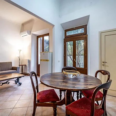 Yid With Little Garden Apartment Florence